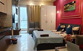 The Forest Stays-Luxury Studio Apartment In Noida